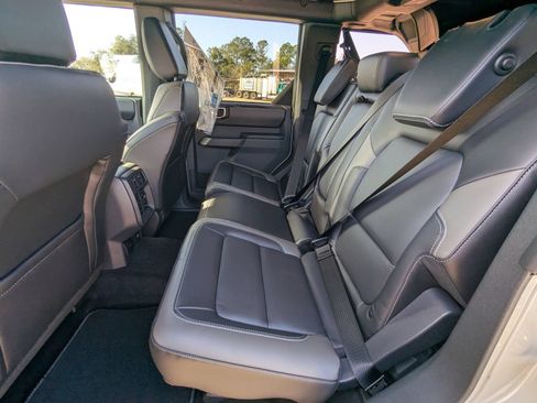 New 2025 Ford Bronco Outer Banks w/ Sasquatch Package AWD/4WD image 14