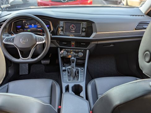 Used 2024 Volkswagen Jetta SE w/ Panoramic Sunroof Package image 23