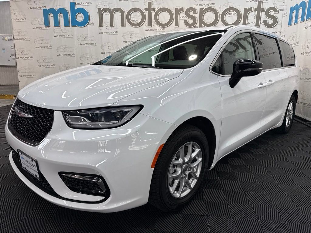 Used 2024 Chrysler Pacifica Touring-L FWD image 1