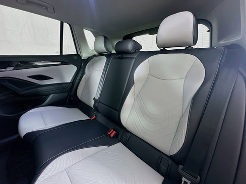 New 2025 Volkswagen Tiguan SE image 22