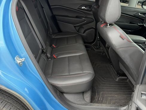 Used 2025 Chevrolet Trax RS w/ Sunroof Package FWD image 18