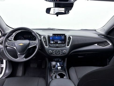 Used 2025 Chevrolet Malibu LS FWD image 25