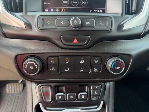 Used 2020 GMC Terrain SLE FWD image 35