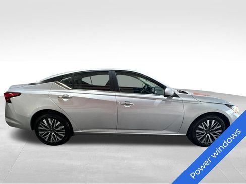 Used 2023 Nissan Altima 2.5 SV w/ SV Premium Package AWD/4WD image 4