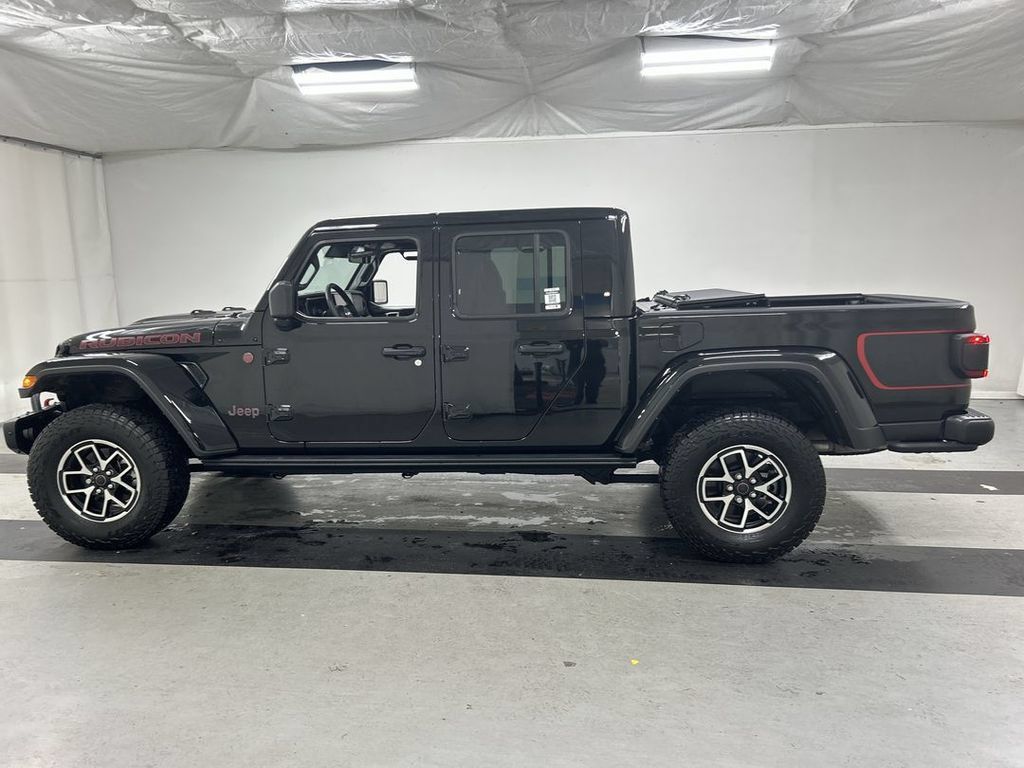 Used 2024 Jeep Gladiator Rubicon w/ Technology Group AWD/4WD image 6