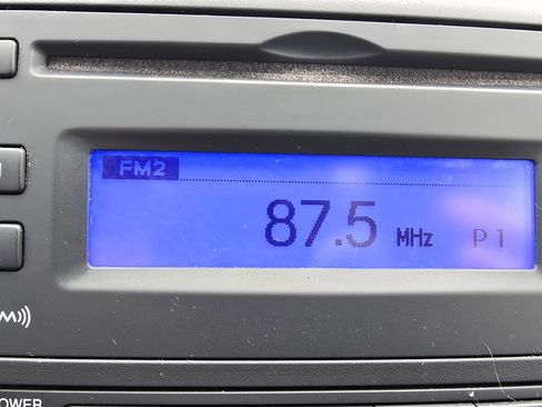 Used 2010 Hyundai Elantra GLS image 25