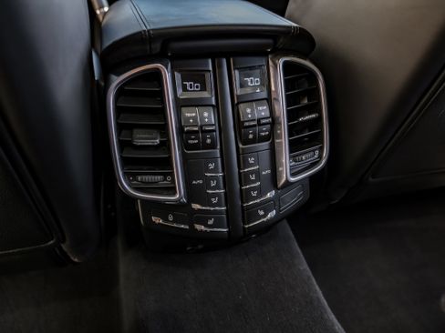 Used 2013 Porsche Cayenne Turbo AWD/4WD image 34