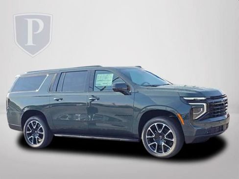 New 2026 Chevrolet Suburban RST w/ Comfort Package AWD/4WD image 2