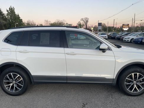 Used 2020 Volkswagen Tiguan SE image 4