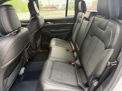 New 2026 Jeep Grand Cherokee Altitude AWD/4WD image 19