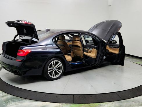 Used 2017 BMW 740i image 11