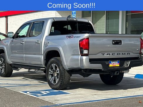 Used 2018 Toyota Tacoma TRD Sport RWD image 6