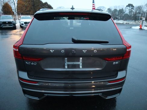 Used 2025 Volvo XC60 B5 Plus w/ Climate Package image 5