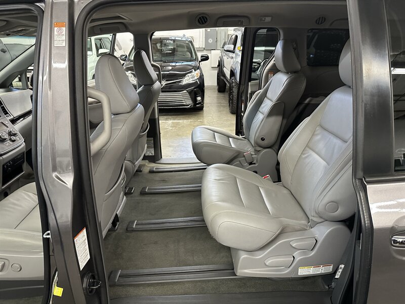 Used 2017 Toyota Sienna XLE w/ XLE Navigation Package AWD/4WD image 13