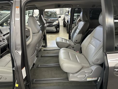 Used 2017 Toyota Sienna XLE w/ XLE Navigation Package AWD/4WD image 13