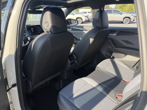 New 2026 Volkswagen Tiguan SE R-Line AWD/4WD image 18