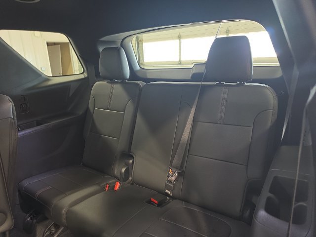 Used 2023 Chevrolet Traverse RS AWD/4WD image 27