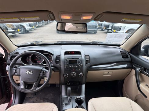 Used 2011 Kia Sorento LX w/ Convenience Pkg image 7