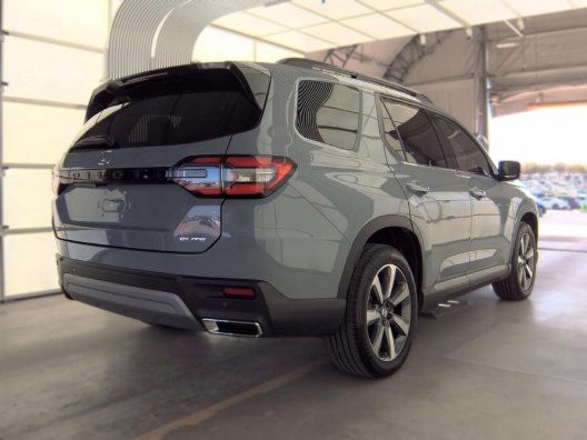 Used 2025 Honda Pilot Elite image 2