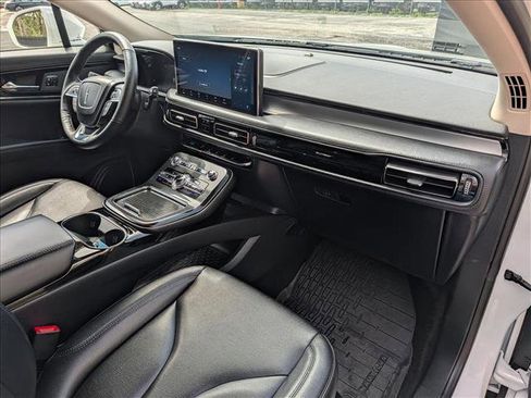 Used 2022 Lincoln Nautilus FWD w/ Premium Package image 16