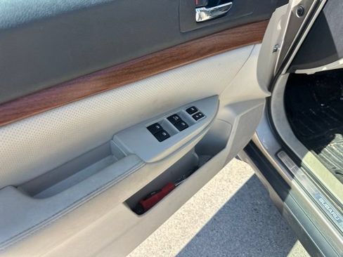 Used 2014 Subaru Outback 2.5i Limited AWD/4WD image 32