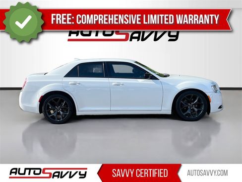 Used 2020 Chrysler 300 Touring w/ Sport Appearance Package image 8