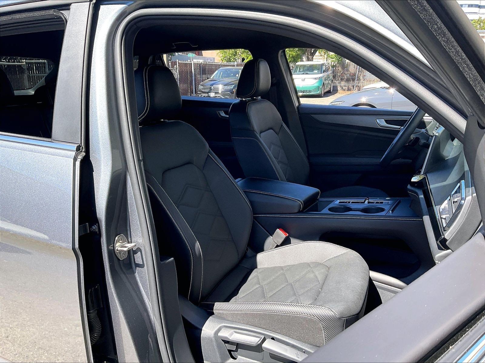 Certified 2024 Volkswagen Atlas Cross Sport SE FWD image 6