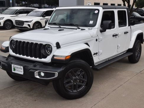 Used 2024 Jeep Gladiator Sport AWD/4WD image 39