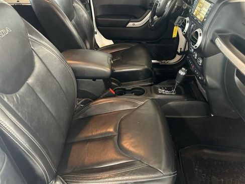 Used 2017 Jeep Wrangler Sahara w/ Dual Top Group AWD/4WD image 23