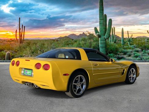 Used 2001 Chevrolet Corvette Coupe w/ Preferred Equipment Group2 image 3