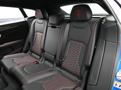 Used 2022 Lamborghini Urus AWD/4WD image 25