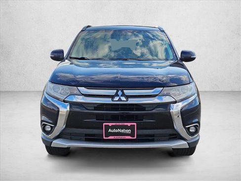 Used 2016 Mitsubishi Outlander SE image 2