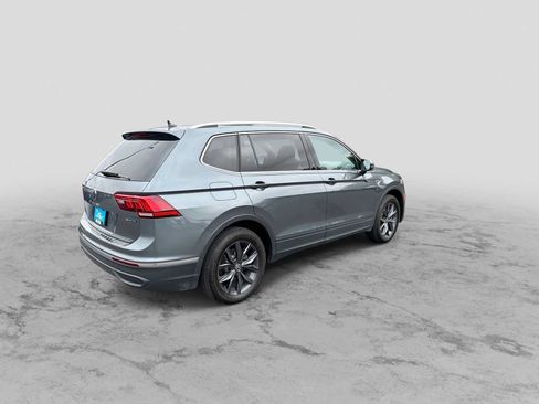Used 2023 Volkswagen Tiguan SE AWD/4WD image 8