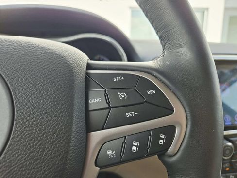 Used 2019 Jeep Grand Cherokee Limited w/ Luxury Group II AWD/4WD image 20