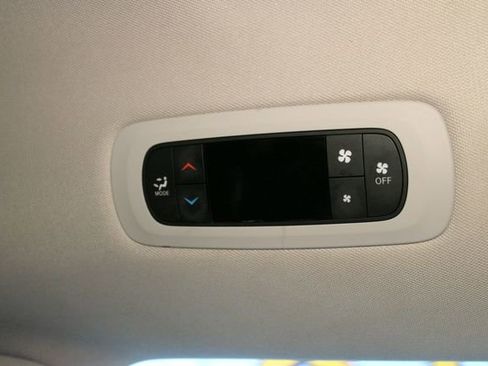 Used 2020 Chrysler Voyager Lxi FWD image 13