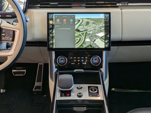 Used 2023 Land Rover Range Rover Long Wheelbase SE image 12