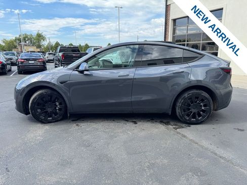 Used 2022 Tesla Model Y Long Range AWD/4WD image 5