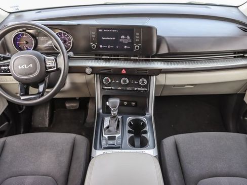 Used 2022 Kia Carnival LX image 14
