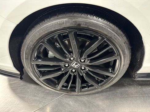 Used 2023 Honda Accord Touring image 2