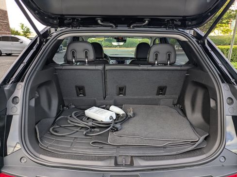 Used 2023 Chevrolet Bolt EUV Premier w/ Sun & Sound Package FWD image 7