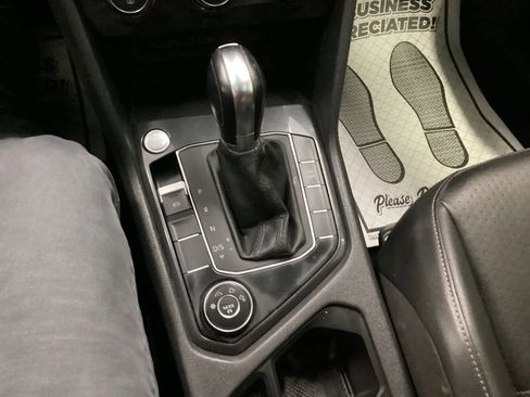 Used 2019 Volkswagen Tiguan SE AWD/4WD image 19