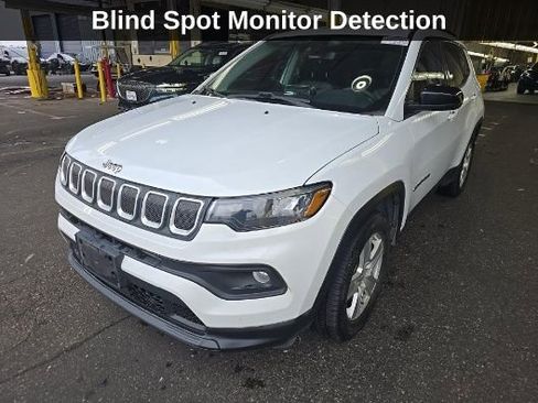 Used 2022 Jeep Compass Latitude w/ Sun and Sound Group FWD image 3