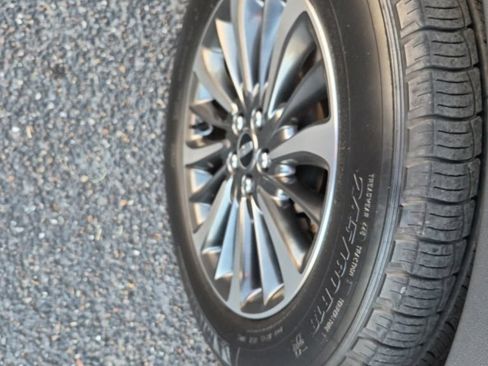 Used 2023 Lincoln Nautilus AWD w/ Premium Package image 14