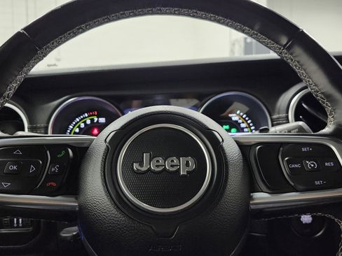 Used 2022 Jeep Wrangler Unlimited Sahara w/ Cold Weather Group image 28