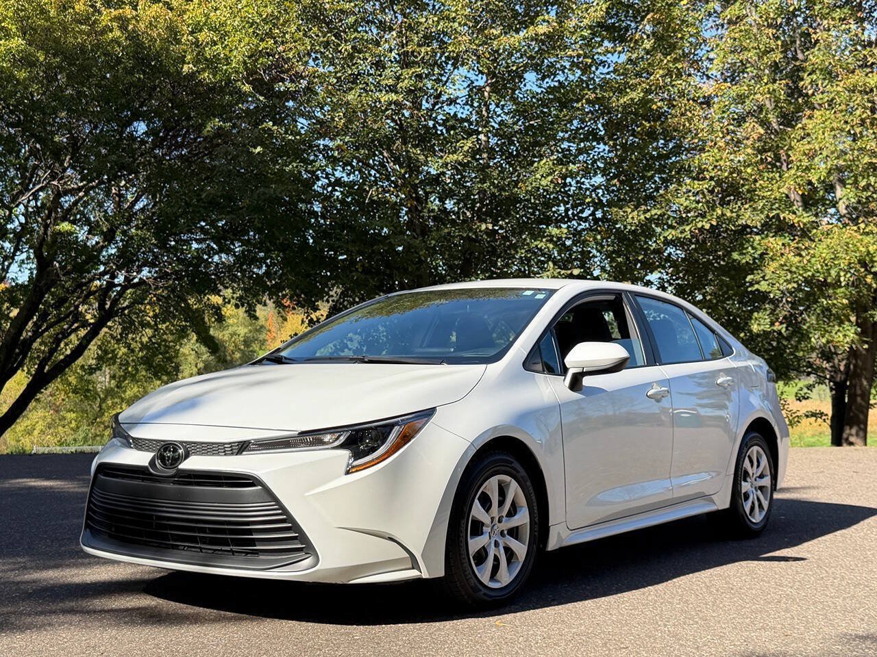 Used 2025 Toyota Corolla LE FWD image 1