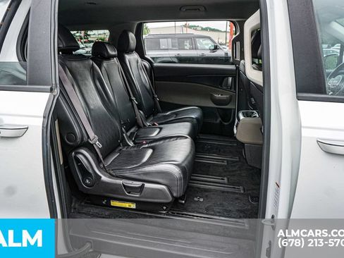 Used 2025 Kia Carnival FWD image 23