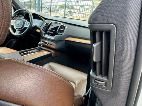 Used 2022 Volvo XC90 T6 Momentum w/ Advanced Package image 34