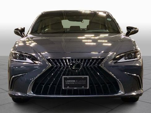 Used 2025 Lexus ES 300h w/ Luxury Package image 3