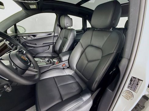 Certified 2023 Porsche Macan Turbo AWD/4WD image 5