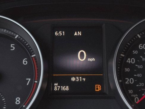 Used 2015 Volkswagen GTI SE image 27